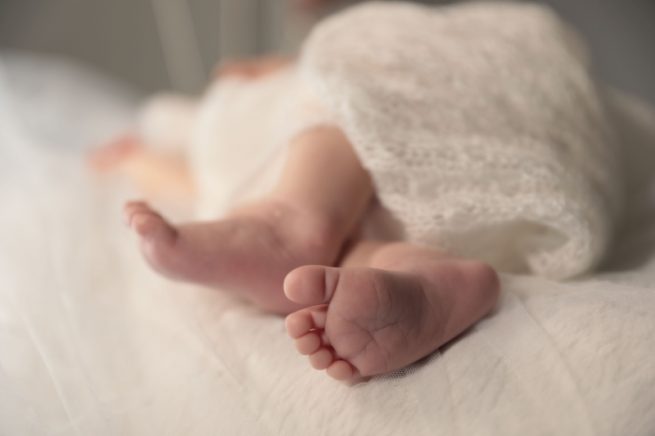 pieds de bébé, photo en couleur