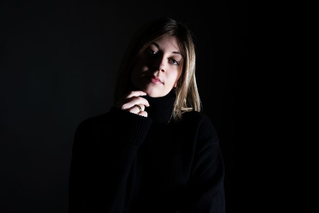 portrait photo de femme en studio à Grenoble