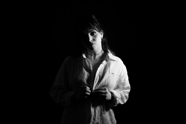 portrait photo de femme en studio à Grenoble