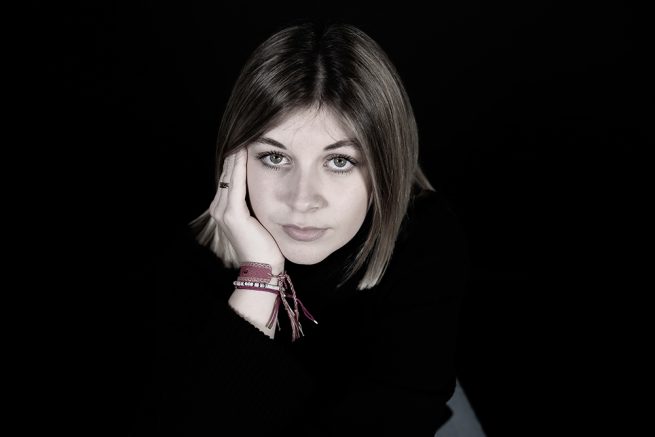 portrait photo de femme en studio à Grenoble