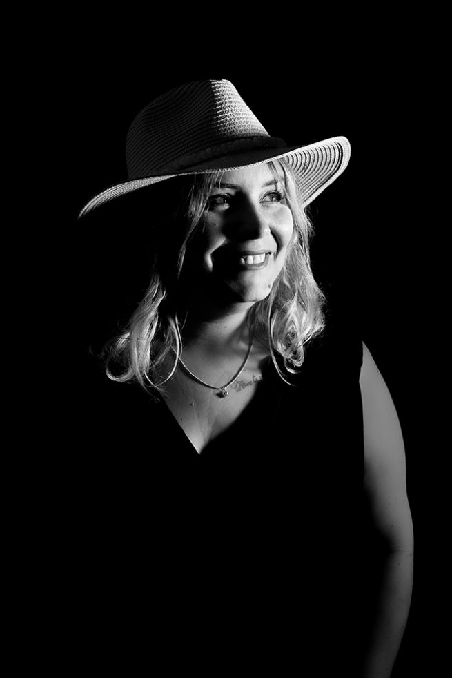 portrait photo de femme en studio à Grenoble