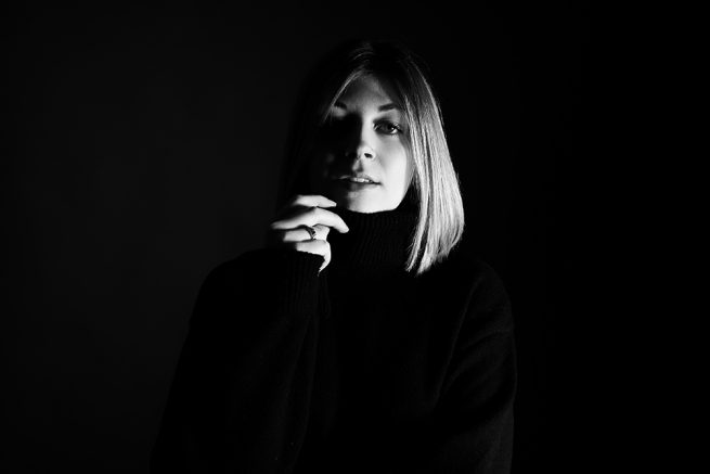 portrait photo de femme en studio à Grenoble